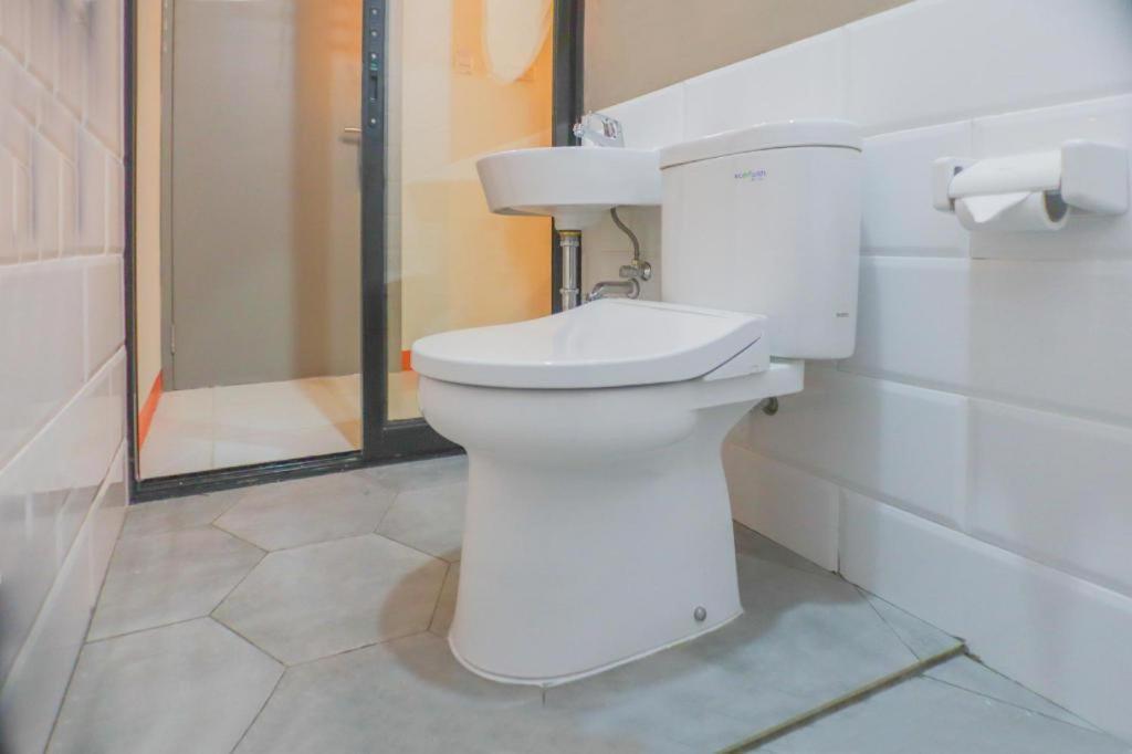 Capital O 281 Hotelo ジャカルタ エクステリア 写真